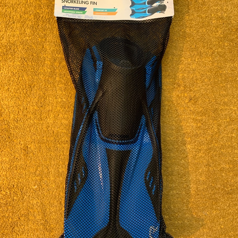 TYR Snorkeling Fins with Adjustable Straps - Picture 2 of 5